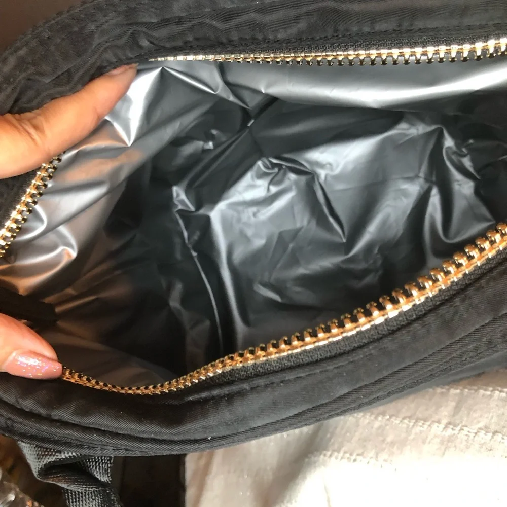 Adrienne Vittadini Black and Green lunch Bag - Picture 3 of 4